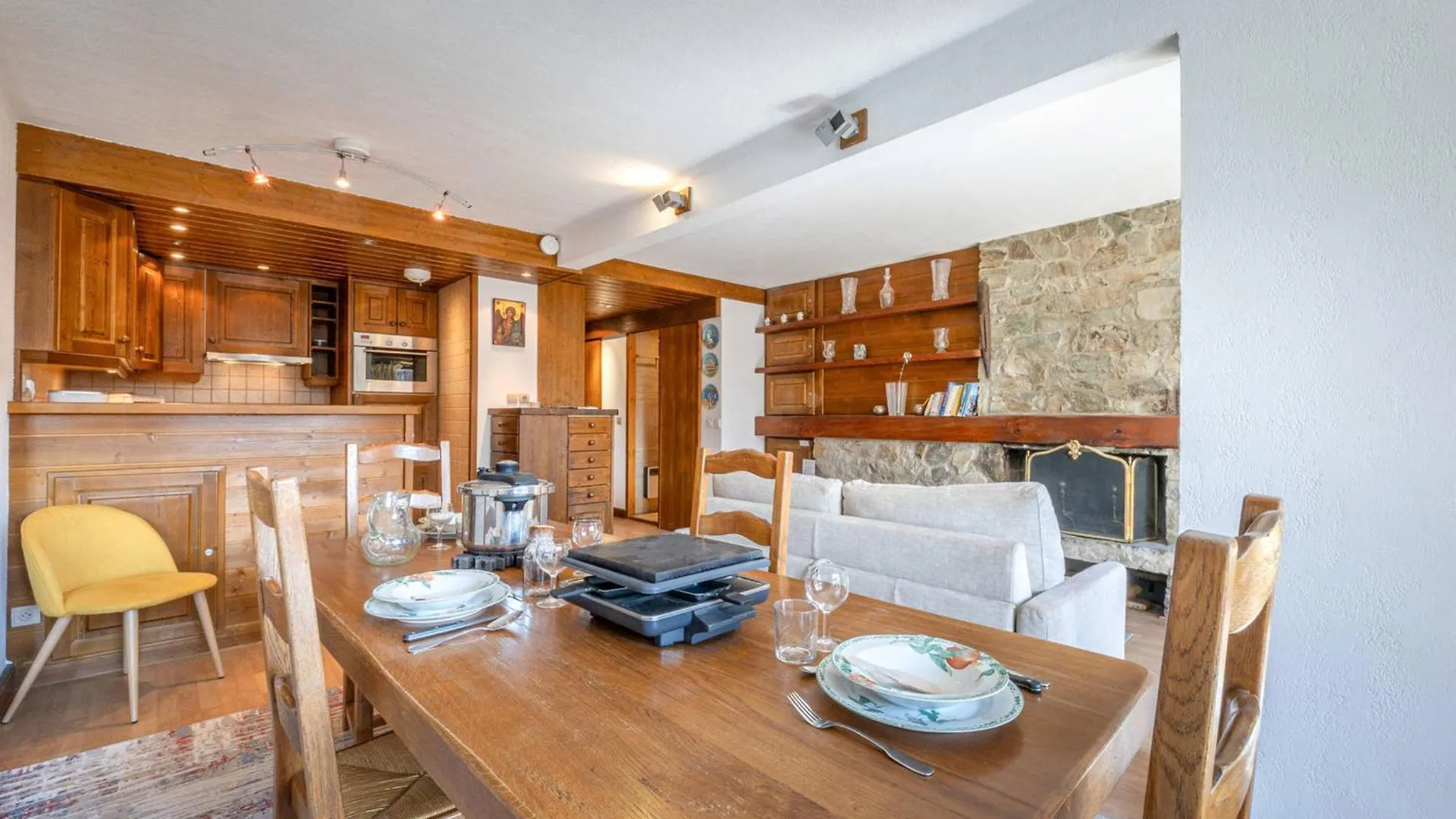 Appartement De Standing Au Centre De Val-D'Isere, Balcon Sud Et Proche Pistes - Fr-1-694-46