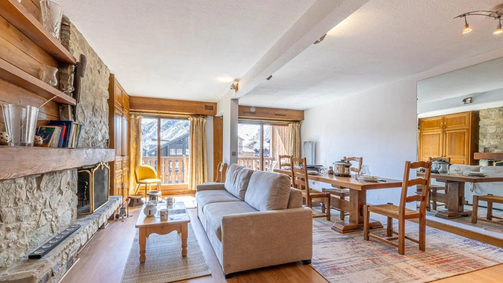 Appartement De Standing Au Centre De Val-D'Isere, Balcon Sud Et Proche Pistes - Fr-1-694-46